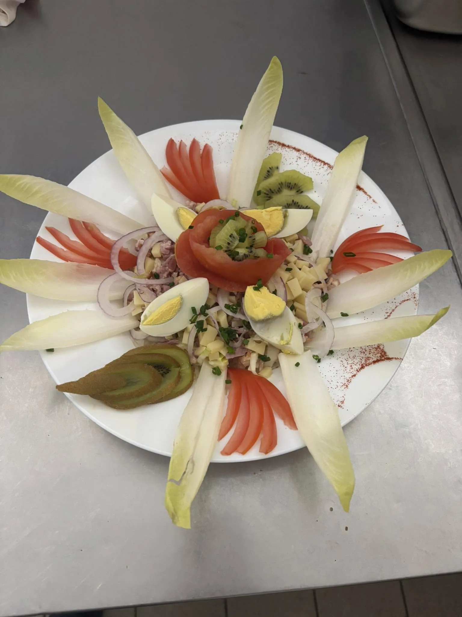 La salade du chef, endives et jambon de pays