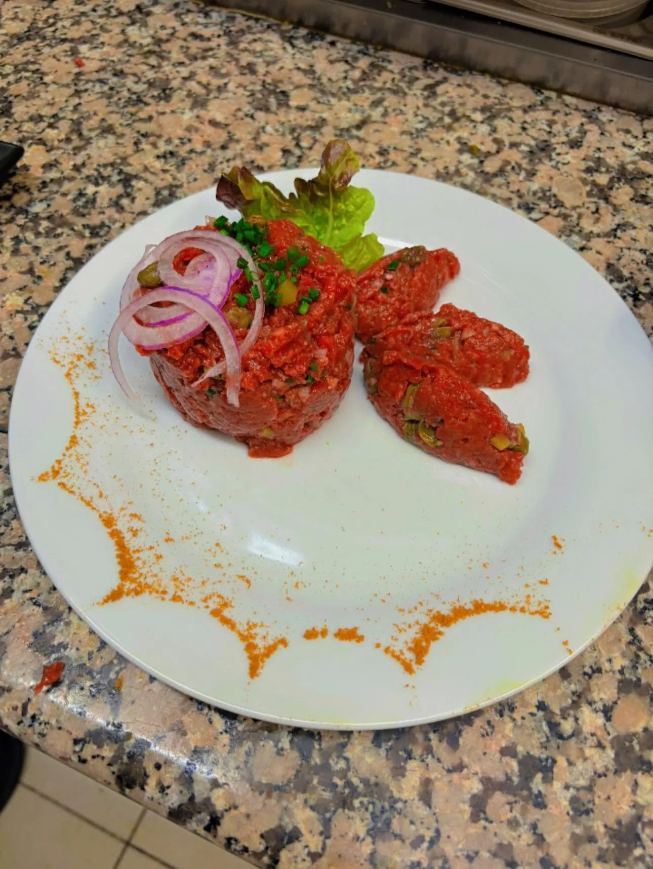 Tartare de bœuf coupé au couteau